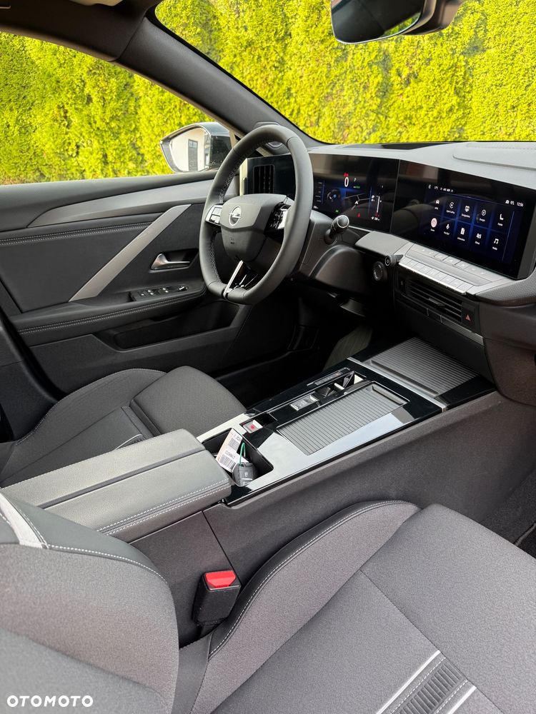 Opel Astra GS - 36