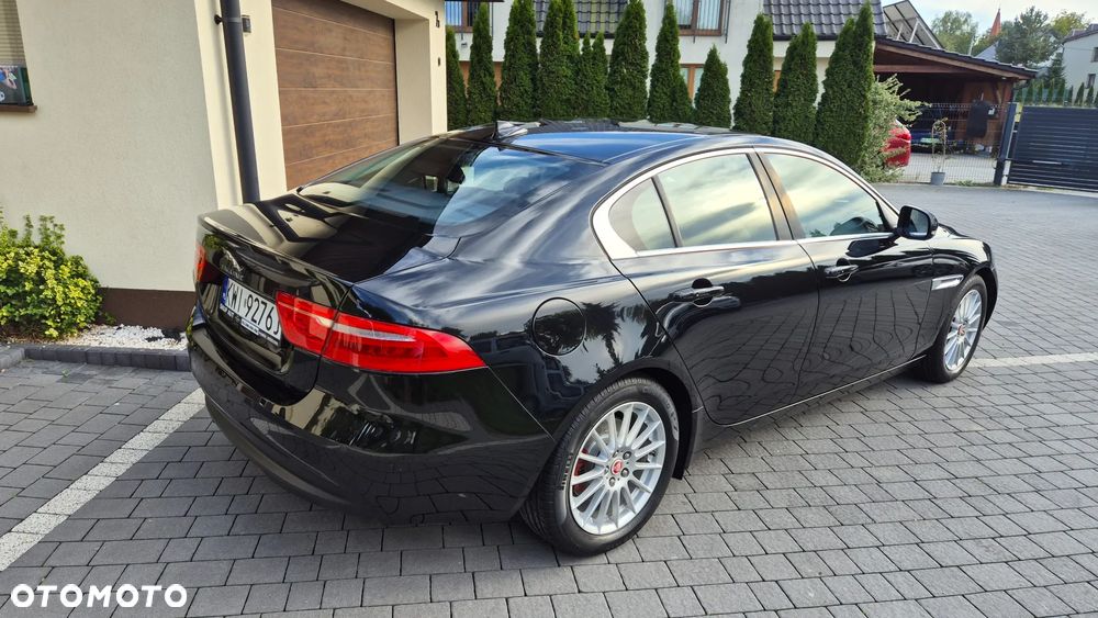 Jaguar XE 2.0 D Portfolio - 33