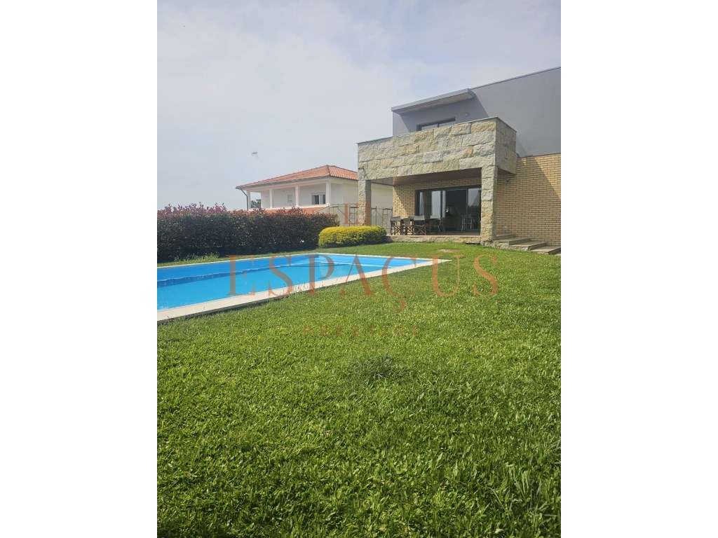 Moradia V4 com Vista Mar - Um Refúgio de Conforto e Elegância - Grande imagem: 2/60