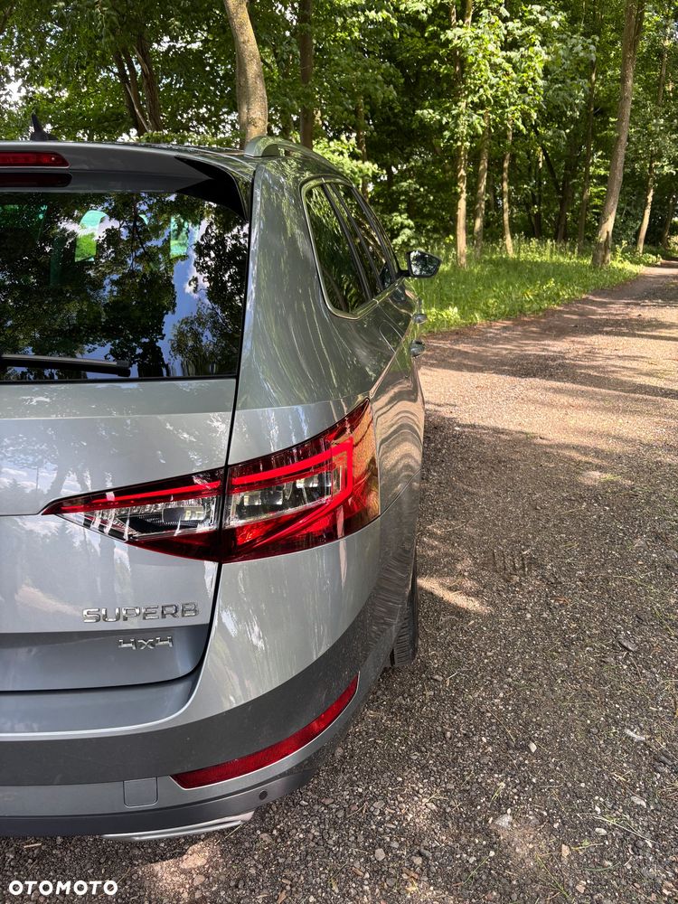 Skoda Superb 2.0 TDI SCR 4x4 L&K DSG - 9