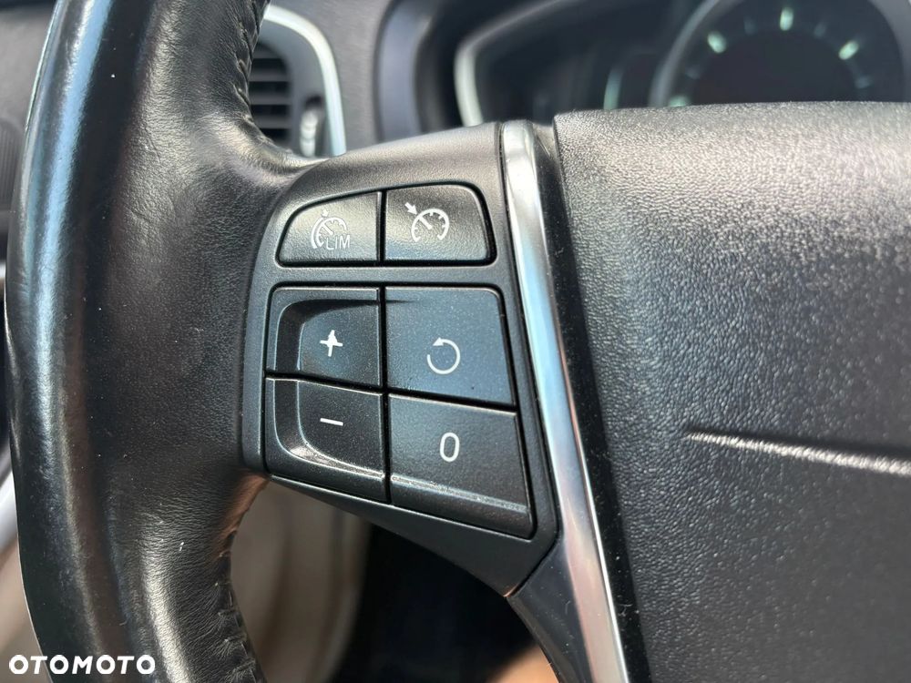 Volvo V40 D2 - 11