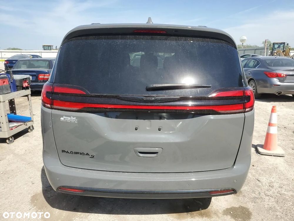 Chrysler Pacifica - 6