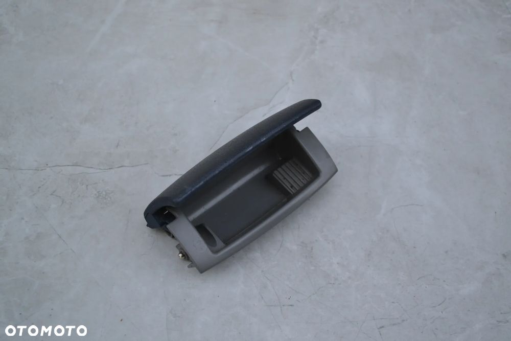 AUDI A4 B6 B7 POPIELNICZKA TYŁ TYLNA NIEBIESKA 8E0857961 - 2