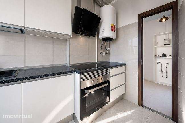 T1 Totalmente Remodelado e Mobilado em Agualva-Cacém - Grande imagem: 2/8
