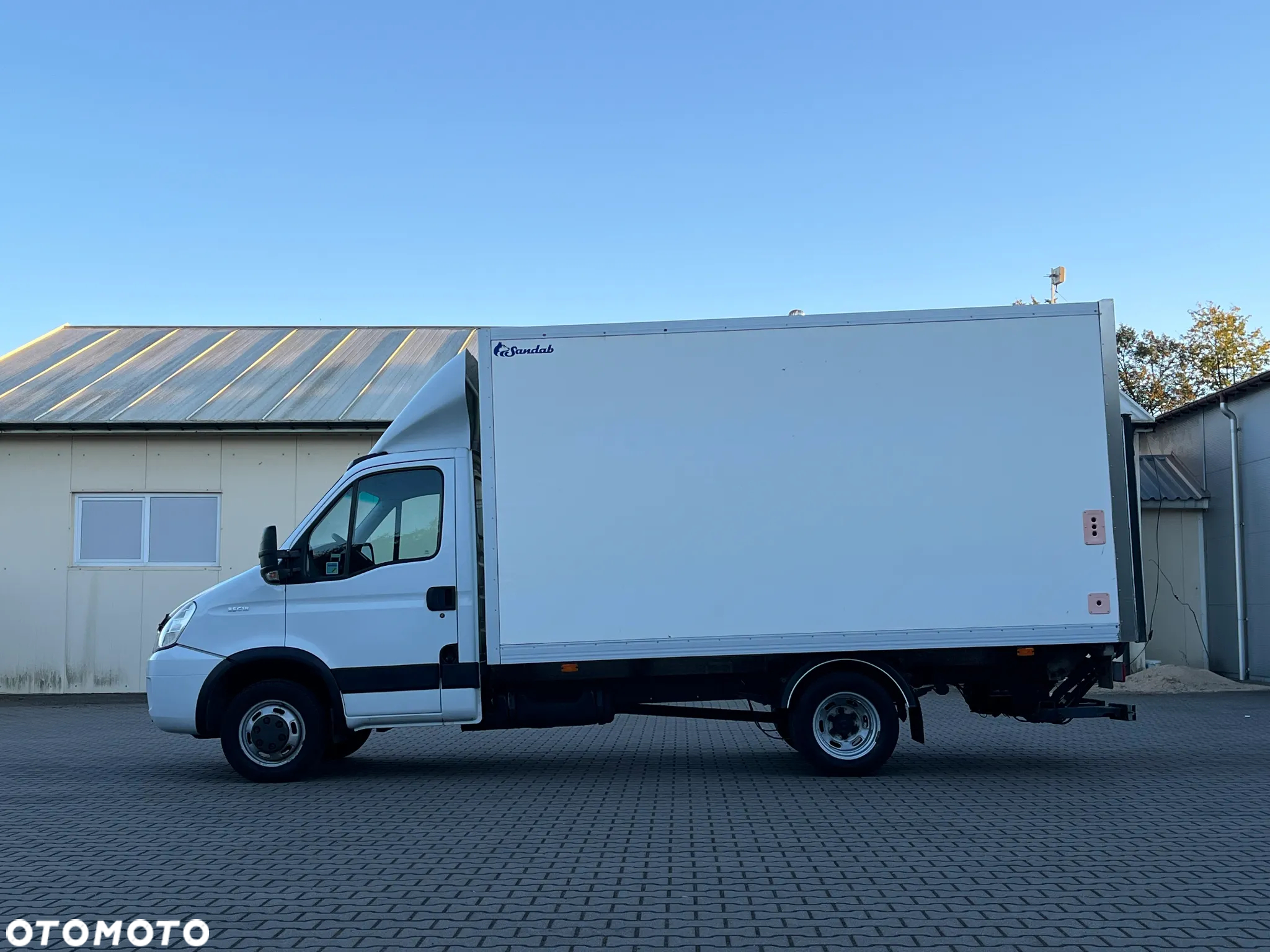 Iveco 35C18 KONTENER - 2