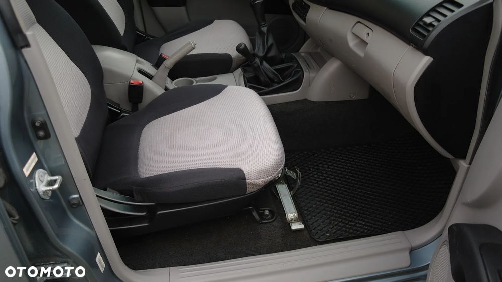 Mitsubishi L200 2.5 DID Invite AC - 14