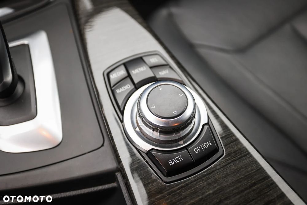 BMW Seria 3 320d Luxury Line - 25