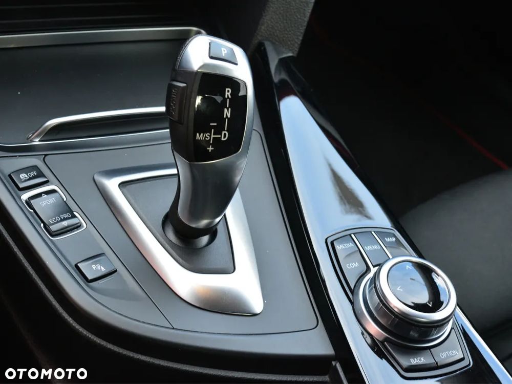 BMW Seria 3 318i Sport Line Shadow - 26