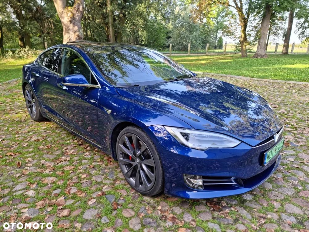 Tesla Model S - 1
