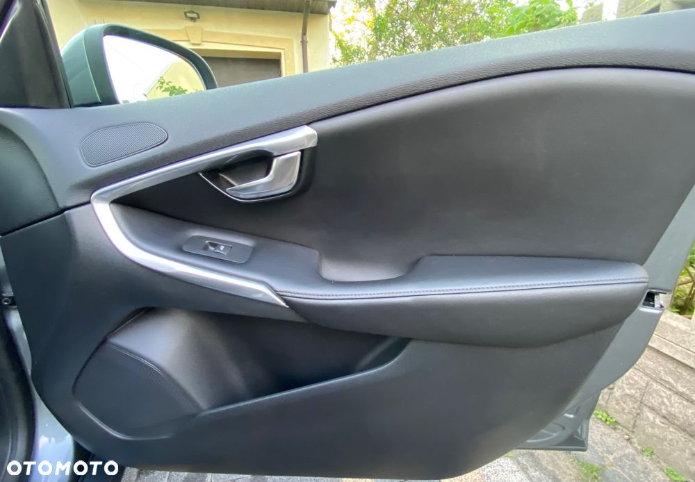 Volvo V40 D2 Momentum - 27