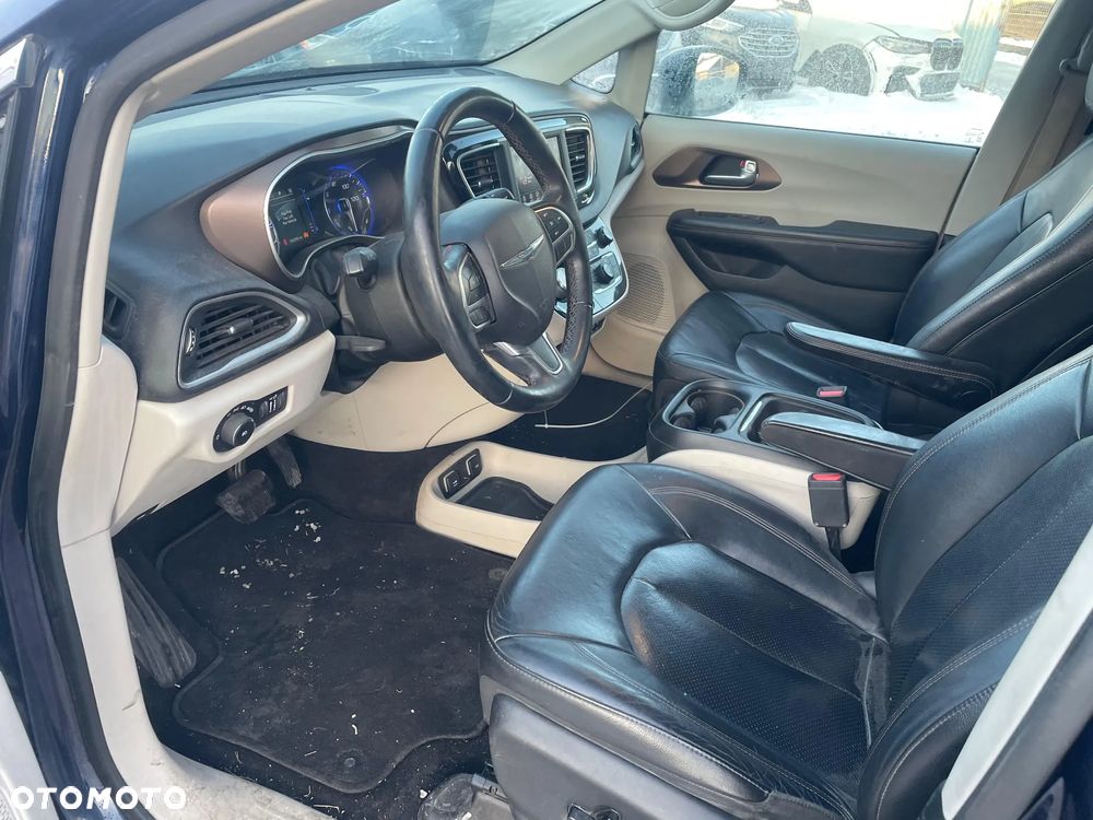 Chrysler Pacifica - 13