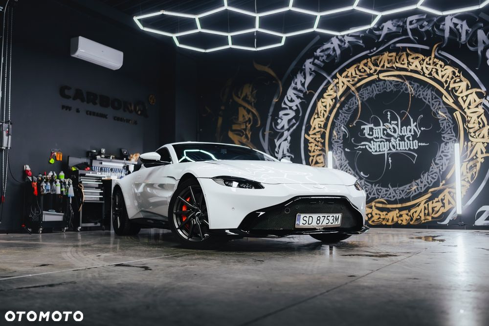 Aston Martin Vantage - 2