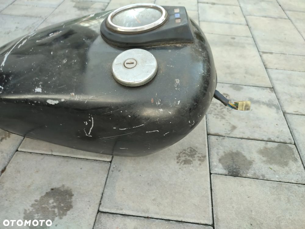 Bak, zbiornik paliwa, licznik Suzuki Savaga - 7