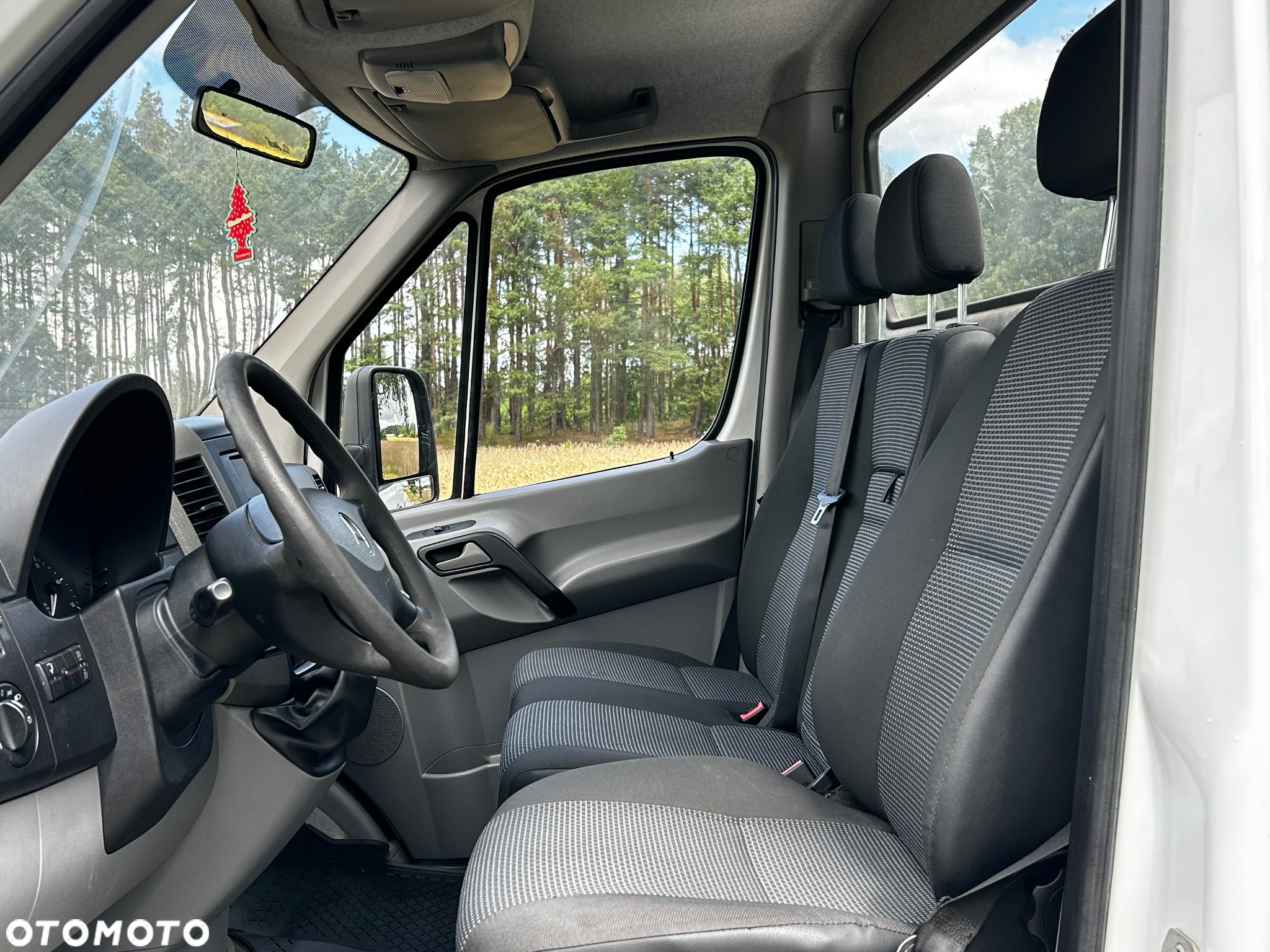 Mercedes-Benz Sprinter - 14