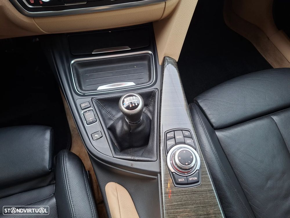 BMW 320 d DPF Blue Performance Edition Sport - 28