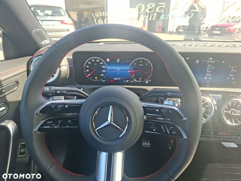 Mercedes-Benz CLA - 12
