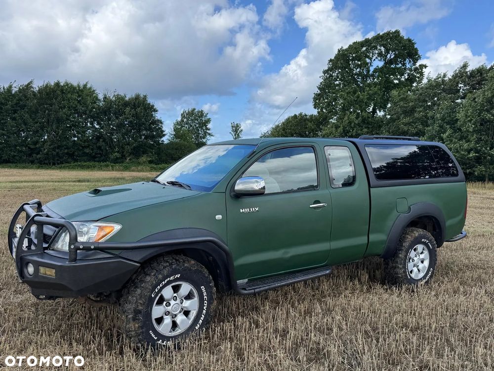 Toyota Hilux 2.5 D-4D SR5 - 4