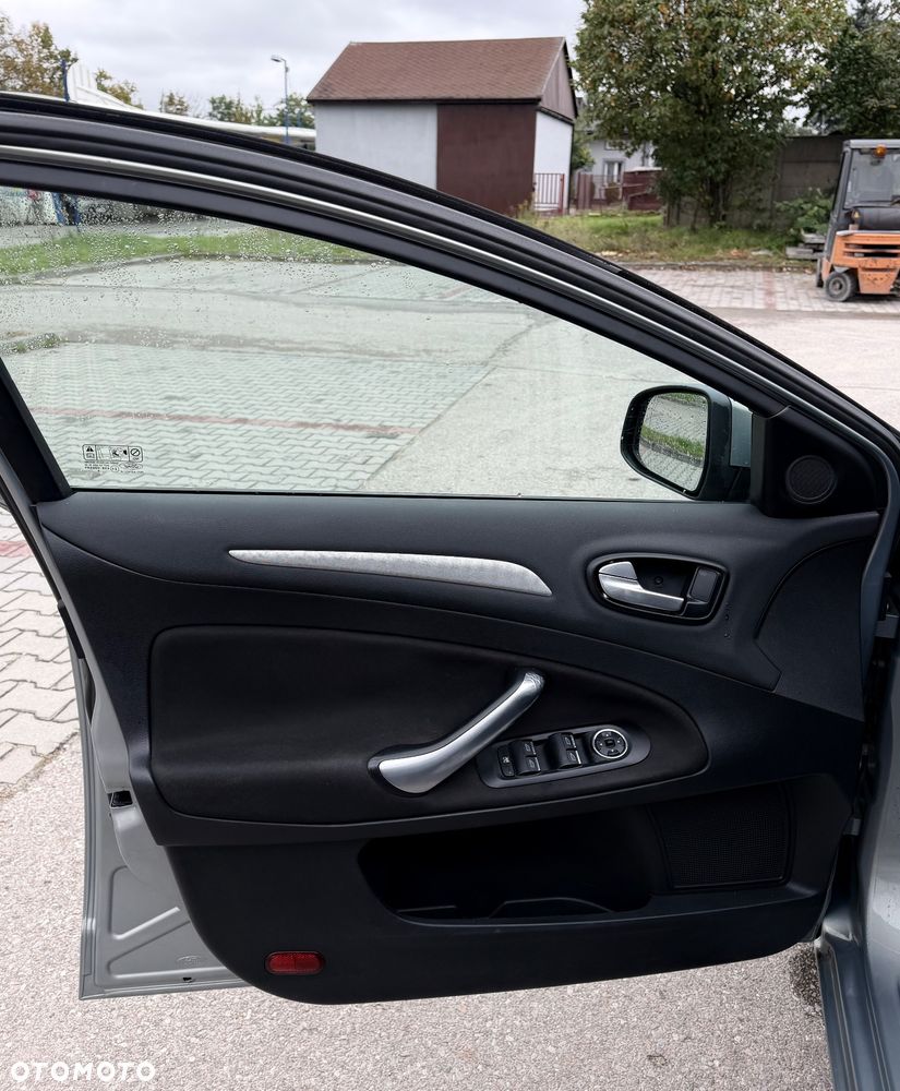 Ford Mondeo - 10