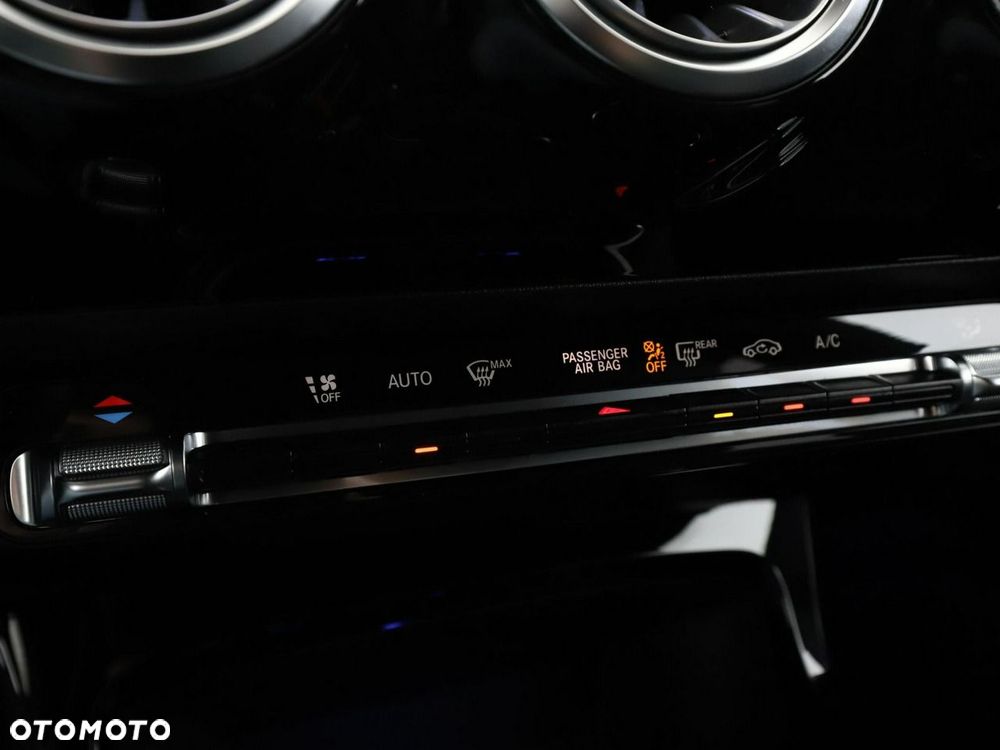 Mercedes-Benz CLA 180 Progressive - 30