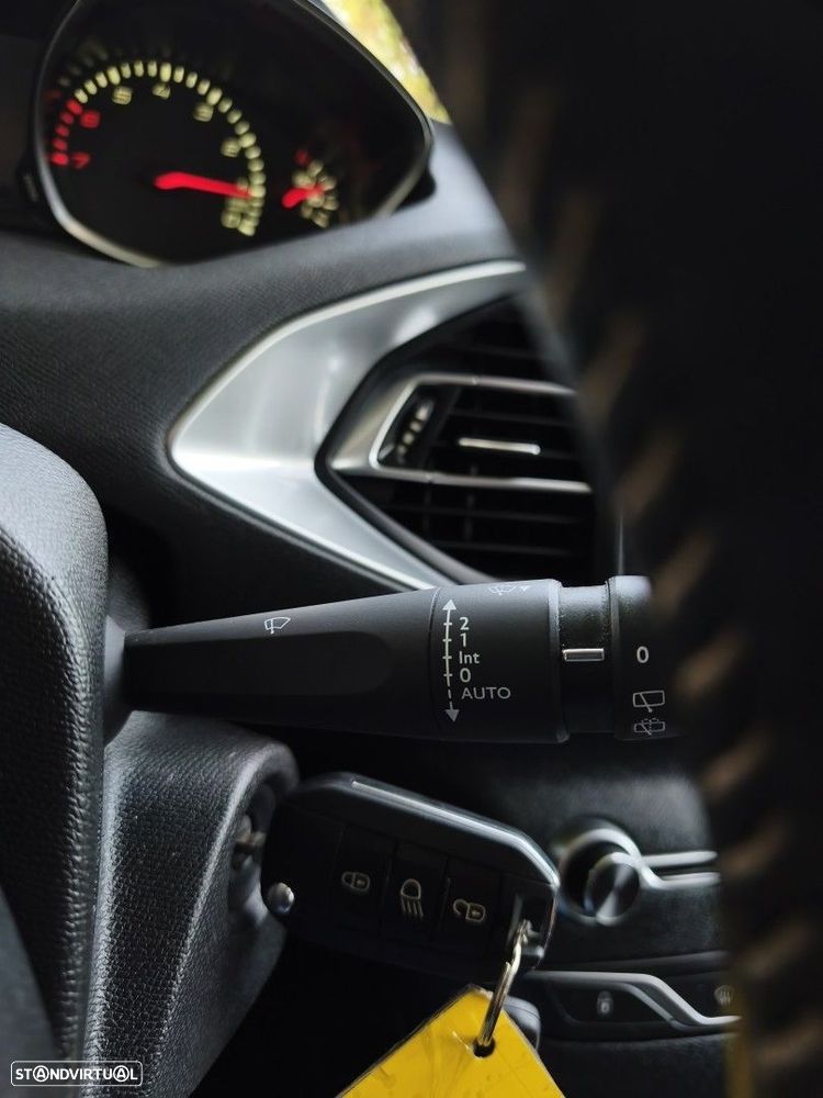 Peugeot 308 SW 1.2 PureTech Style - 22