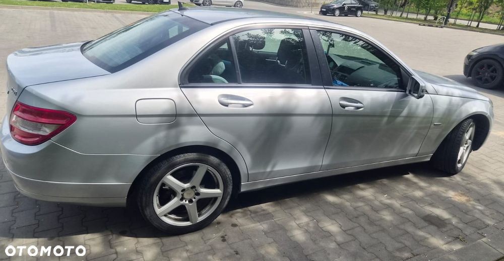 Mercedes-Benz Klasa C 180 CGI Automatik BlueEFFICIENCY - 3