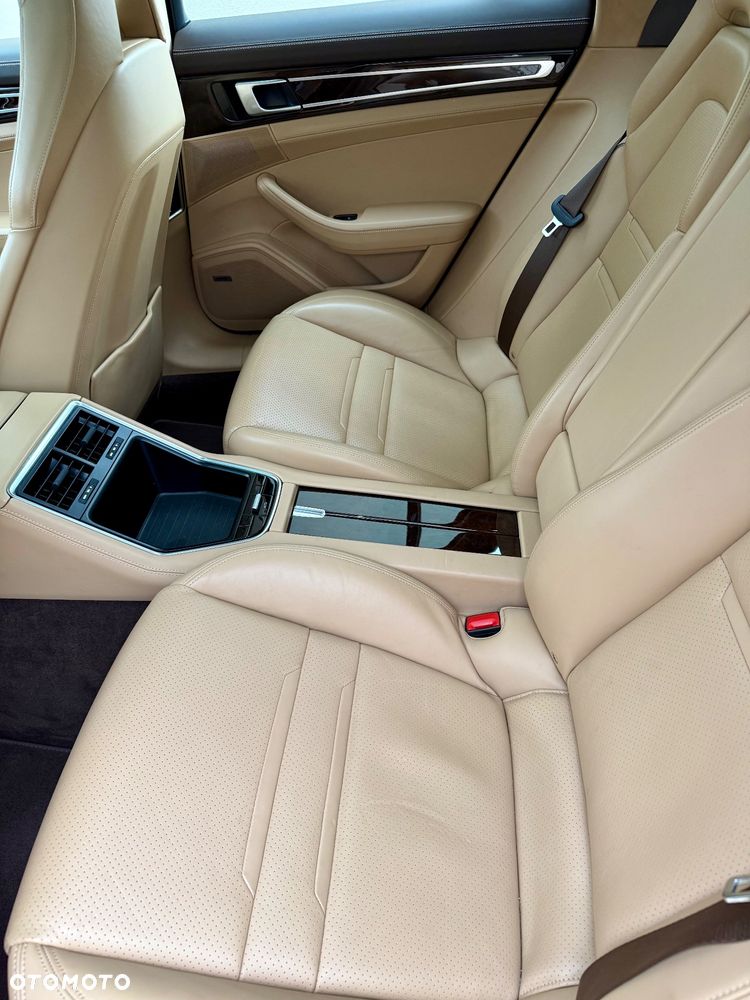 Porsche Panamera 4 - 17