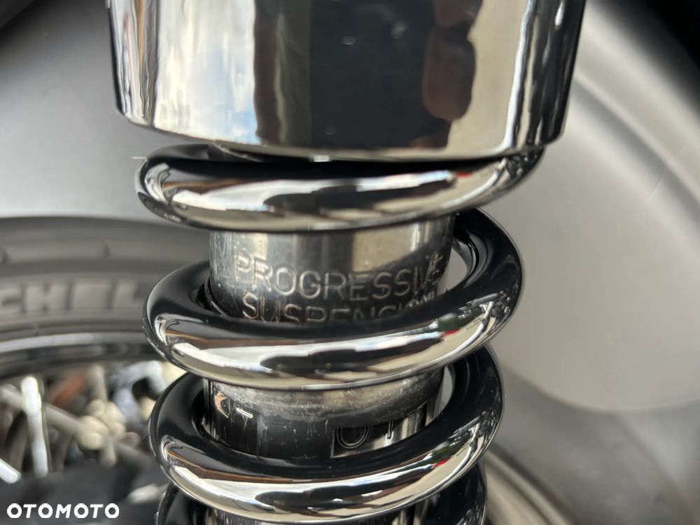 Harley-Davidson Dyna Street Bob - 11