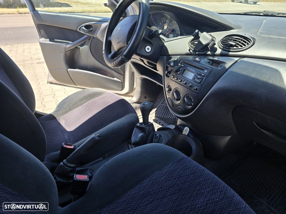 Ford Focus 1.4 Ambiente - 4