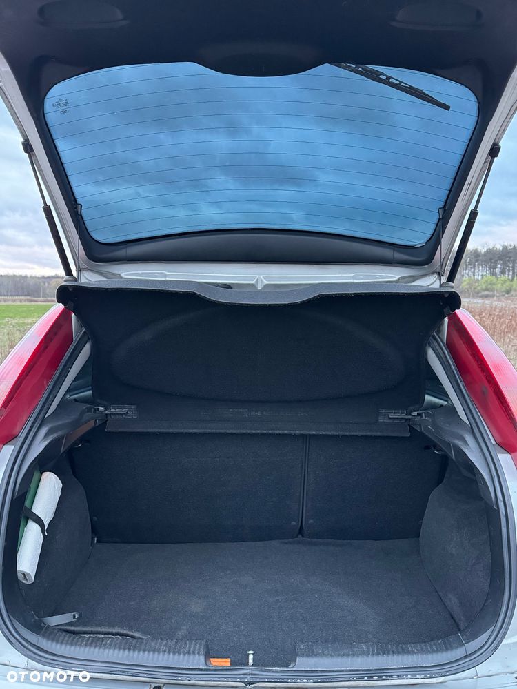 Ford Focus 1.8 DI Futura - 11