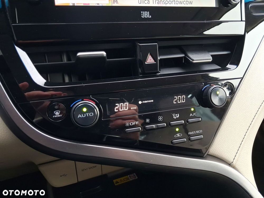 Toyota Camry 2.5 Hybrid Executive CVT - 14