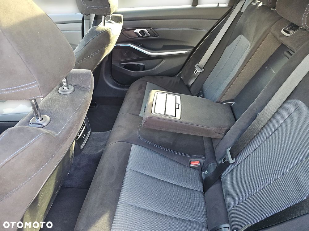 BMW Seria 3 320d xDrive mHEV M Sport - 22