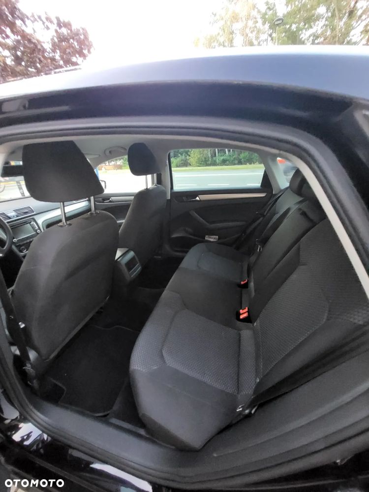 Volkswagen Passat - 12