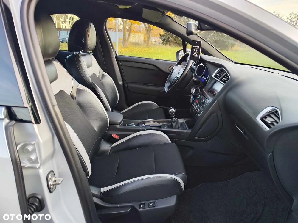 Citroën DS4 BlueHDi 120 Urban Show - 26