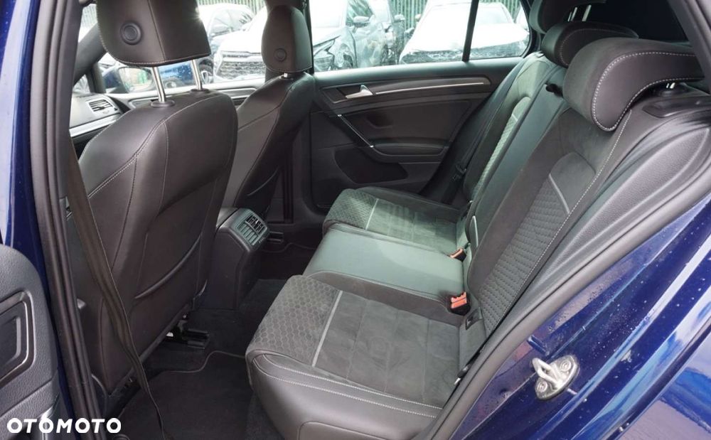 Volkswagen Golf - 10