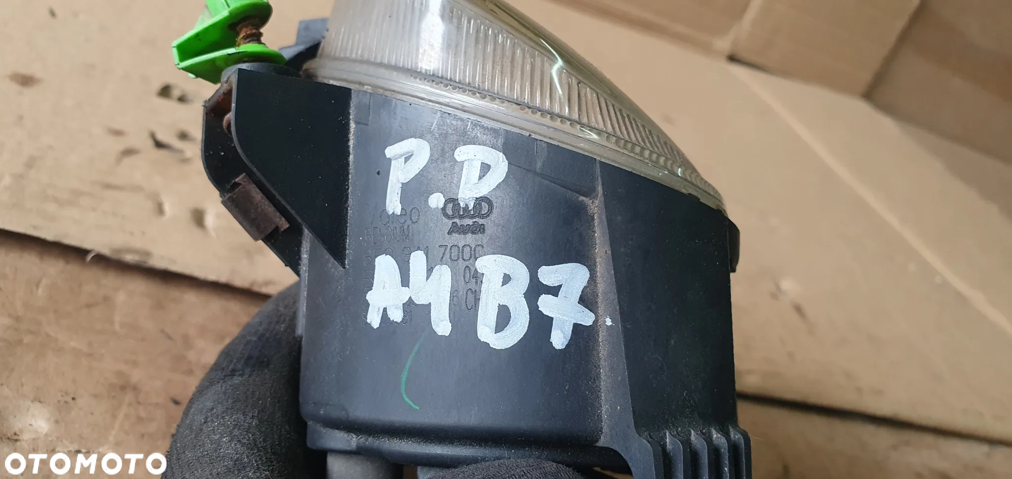 Halogen prawy przód przedni Audi A4 B7 8E0911700C - 9
