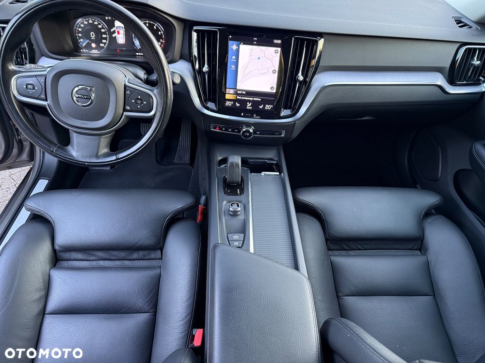 Volvo V60 B3 B DKG Momentum Pro - 25