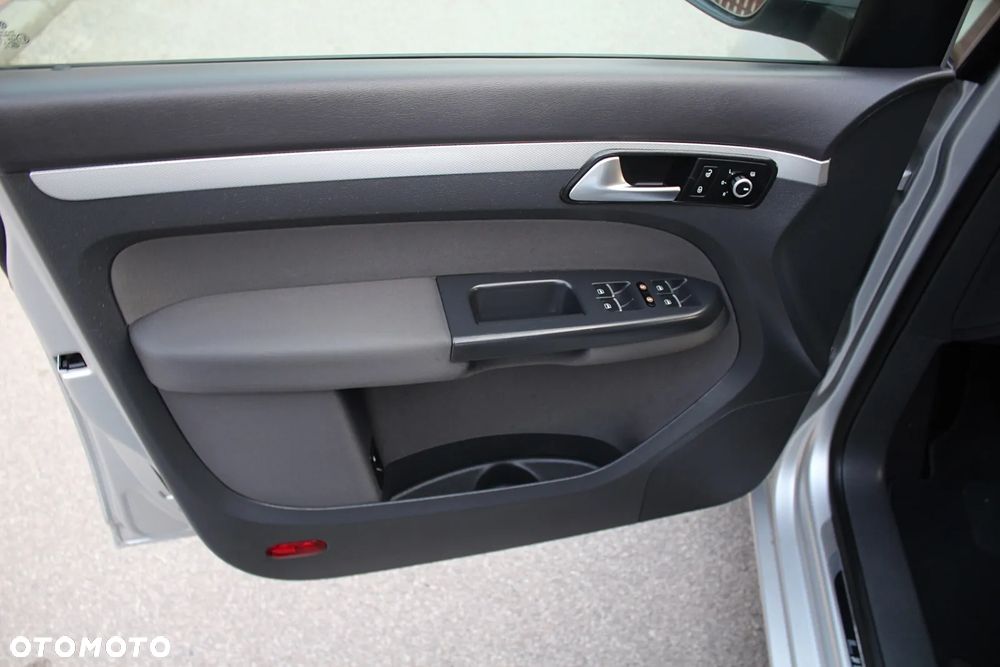 Volkswagen Touran 2.0 TDI DPF Life - 22