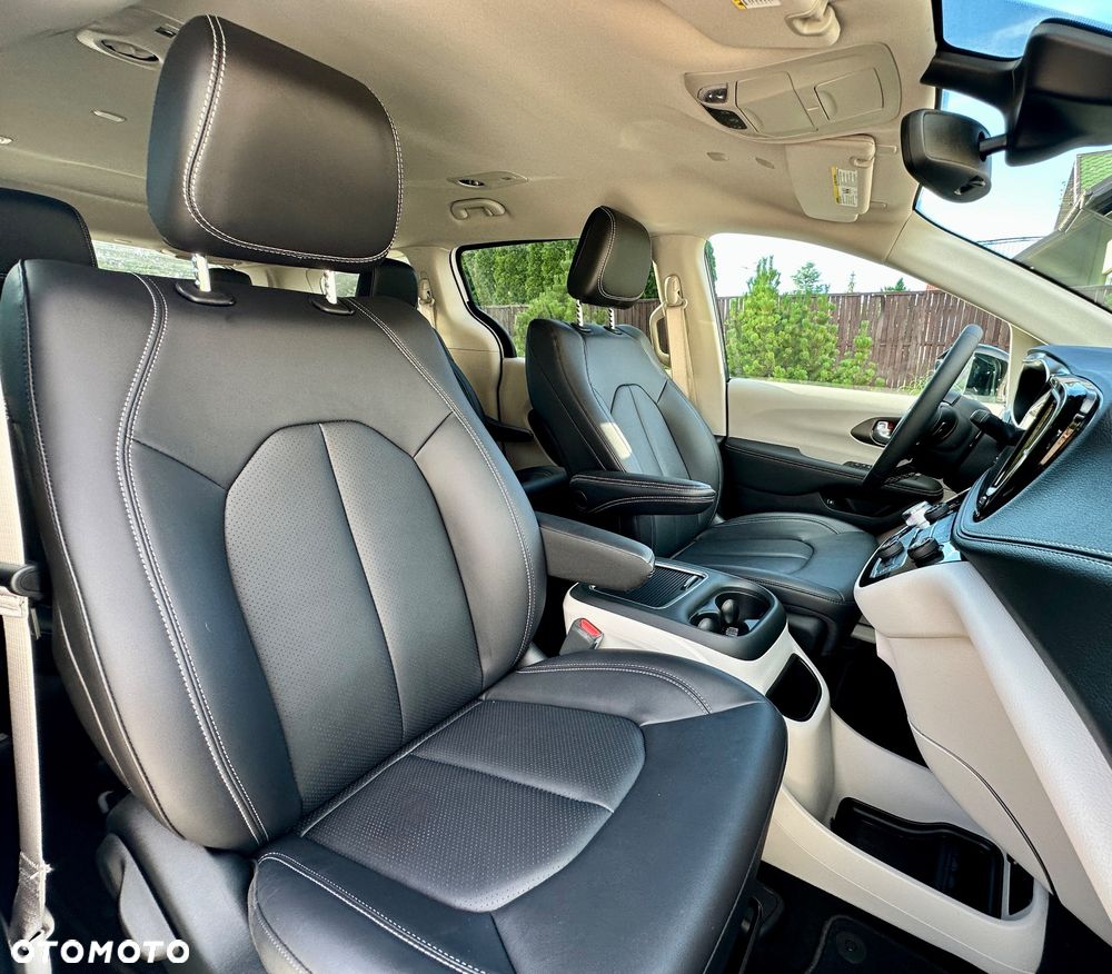 Chrysler Pacifica - 29