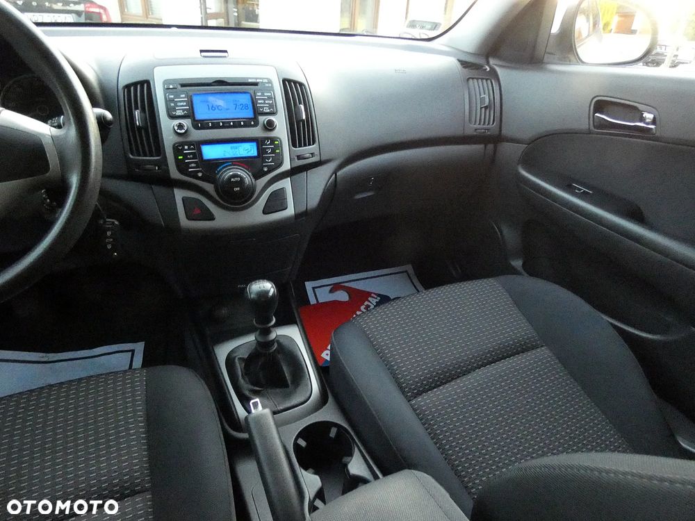 Hyundai i30 1.4 Comfort World Cup - 28