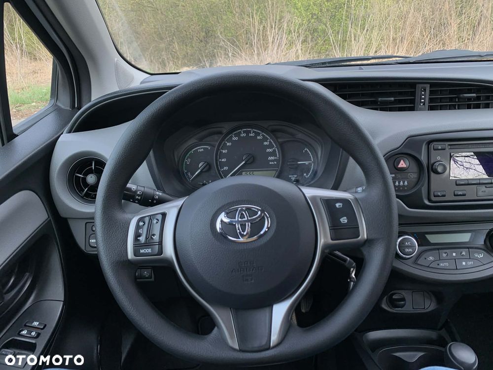 Toyota Yaris Hybrid 100 Active - 10