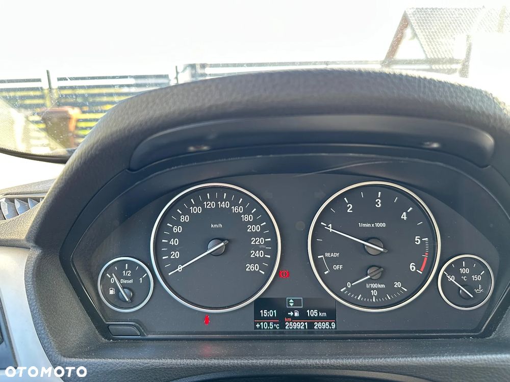 BMW Seria 3 318d Touring - 15