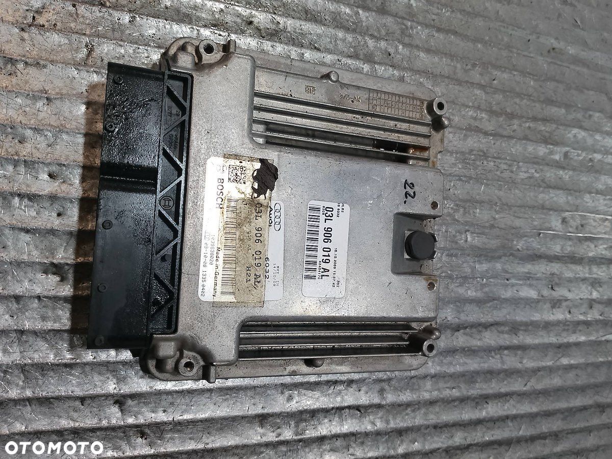 KOMPUTER, STEROWNIK AUDI A4 B8 03L906019AL 0281016572 2.0 TDI - 1