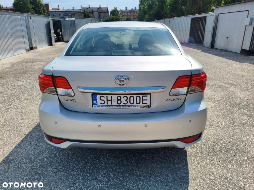 Toyota Avensis 1.8 Active - 12