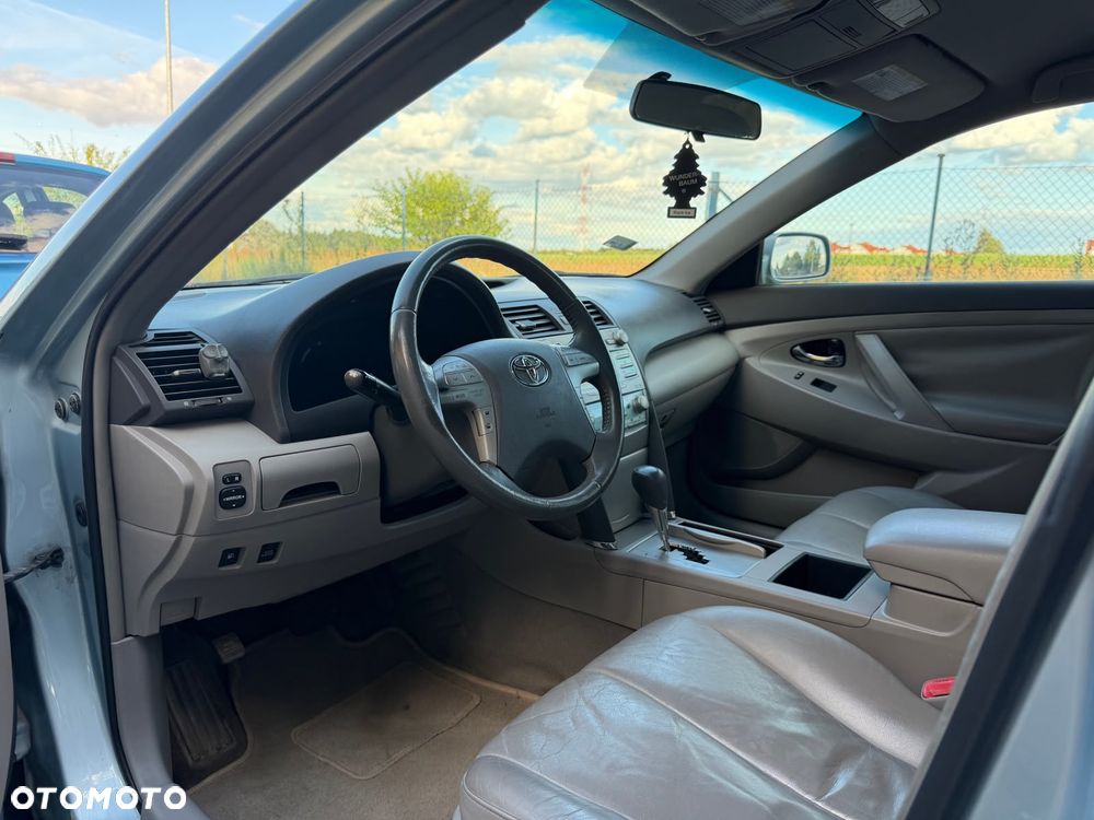 Toyota Camry - 6