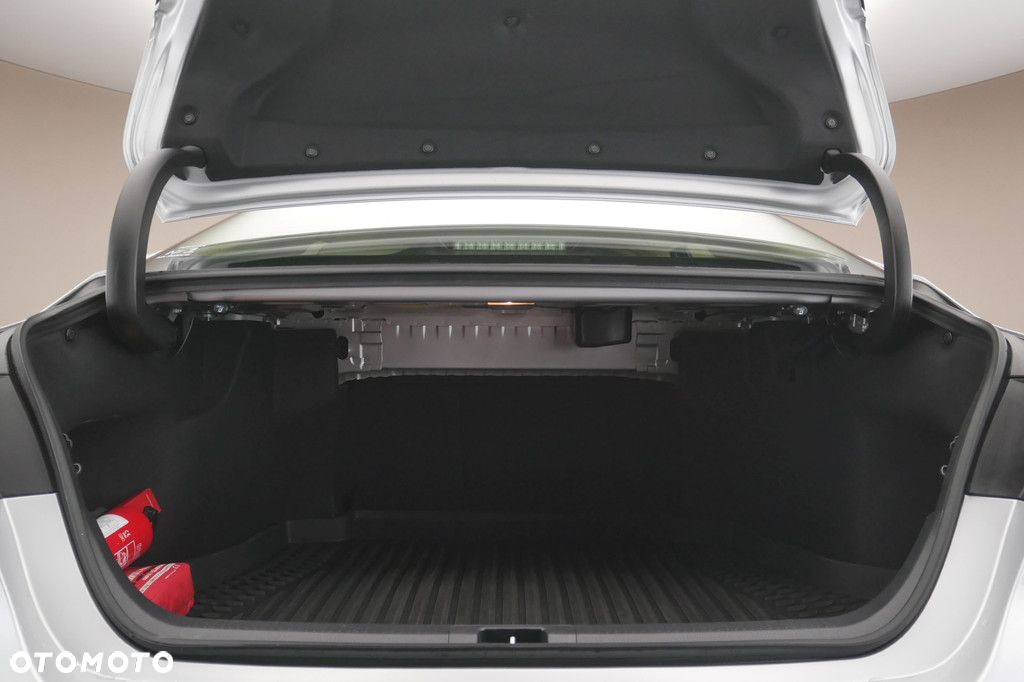 Toyota Camry - 16