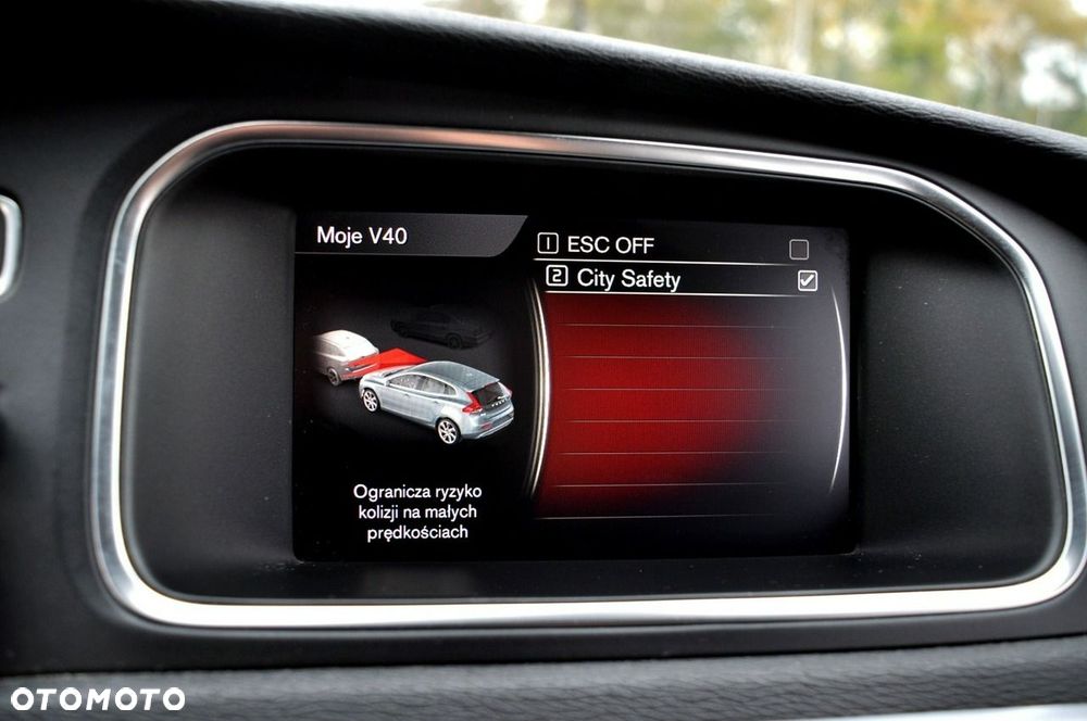 Volvo V40 D2 Drive-E R-Design Momentum - 19