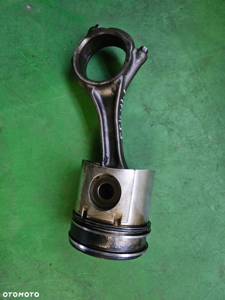 Tłok i korbowód Case MX 135 - 1