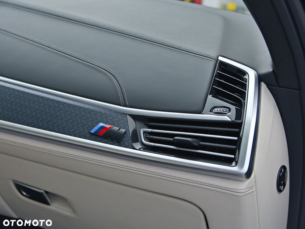 BMW X7 M50i sport - 23