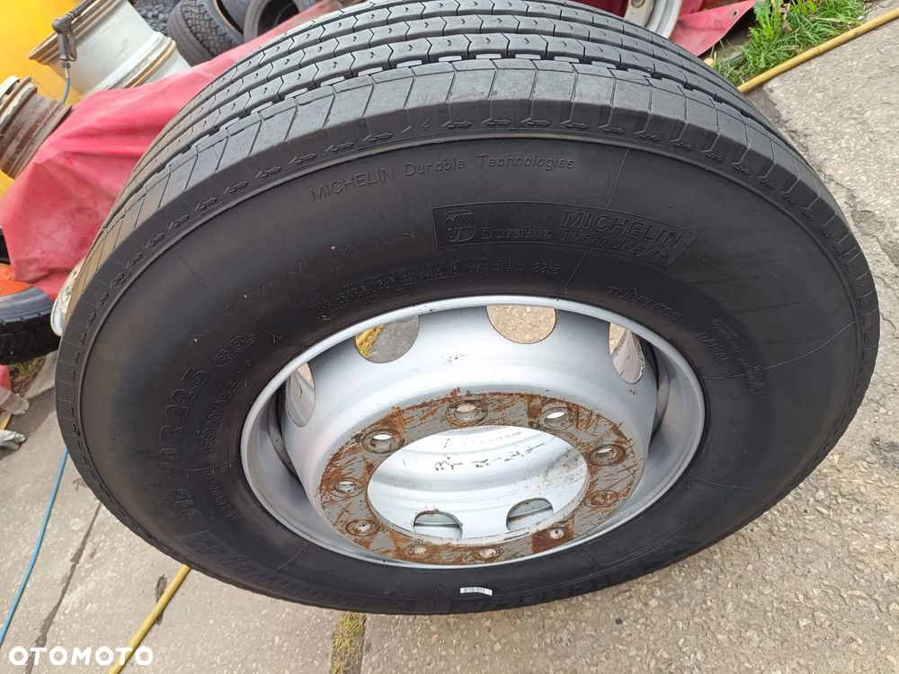 Opona prowadząca Michelin X Multiway 3D 315/70/22,5" - 6
