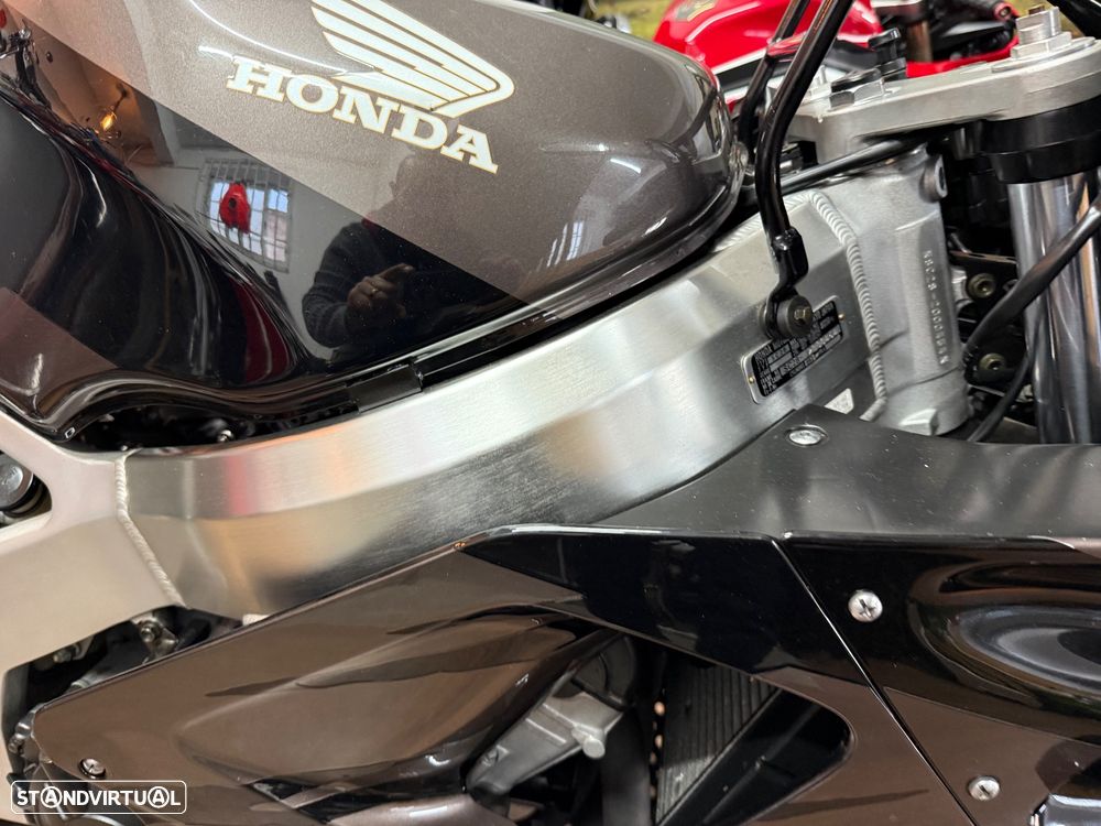 Honda CBR 900 RR - 25